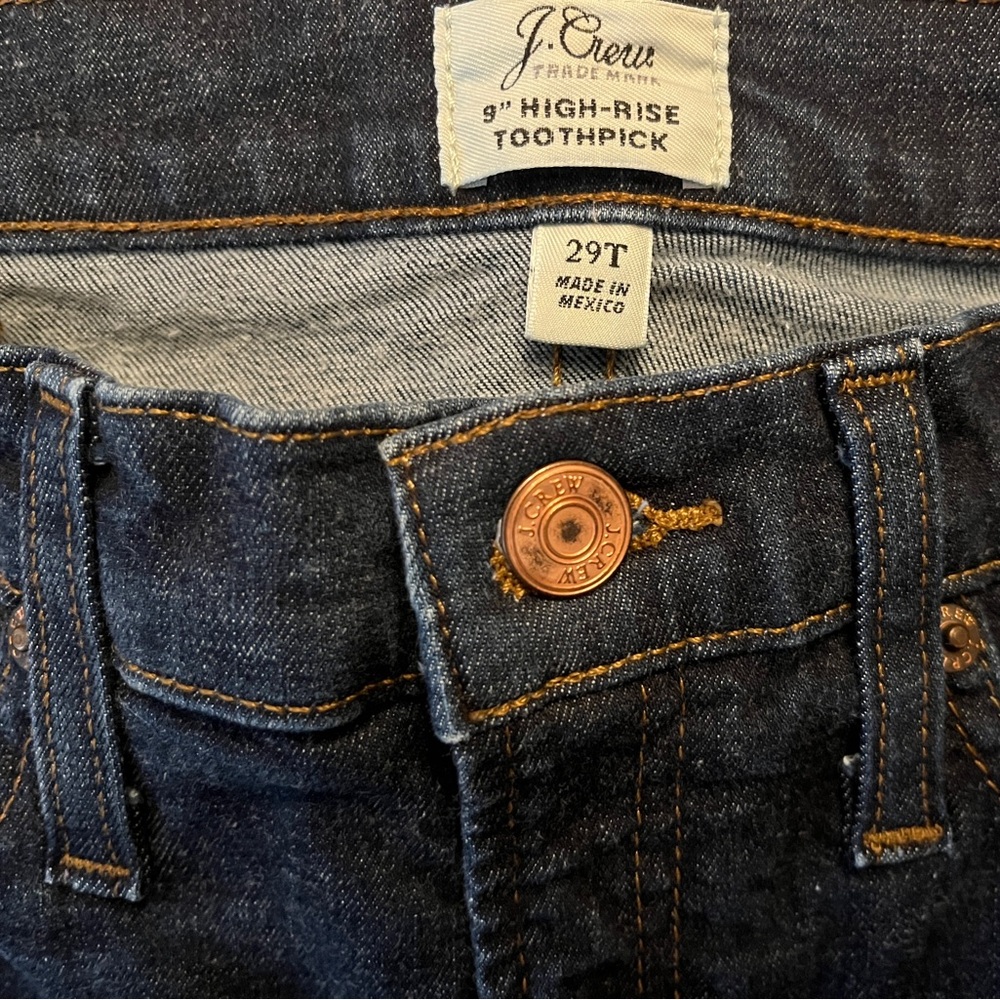 LIKE NEW J Crew 9” mid-rise toothpick denim jeans Size 29 Tall.